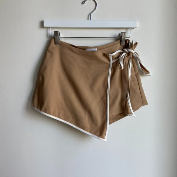 Superdown Contrast Wrap Skort - Picture 3 of 10